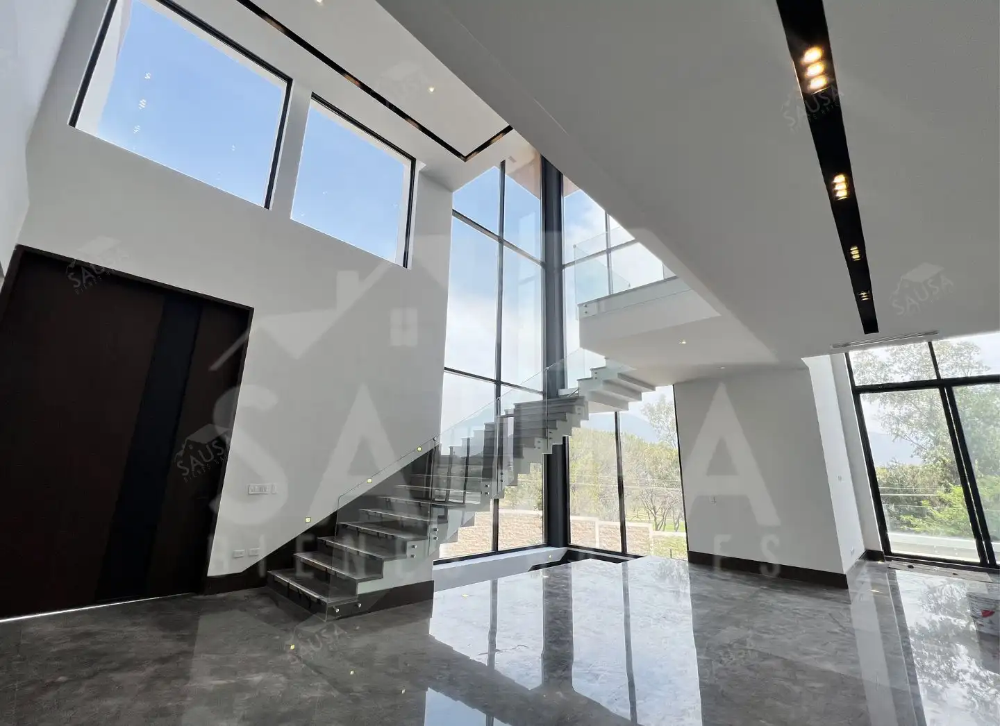 Foto 2 de CASA DE LUJO EN VENTA EN SIERRA ALTA CON VISTA AL CAMPO DE GOLF