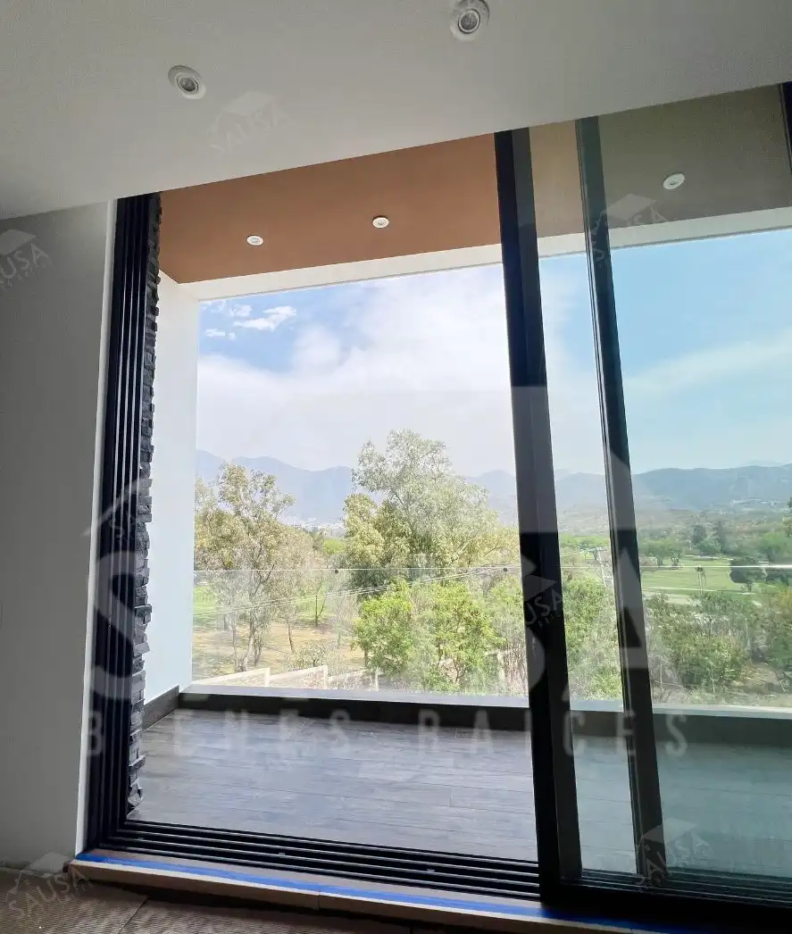Foto 8 de CASA DE LUJO EN VENTA EN SIERRA ALTA CON VISTA AL CAMPO DE GOLF
