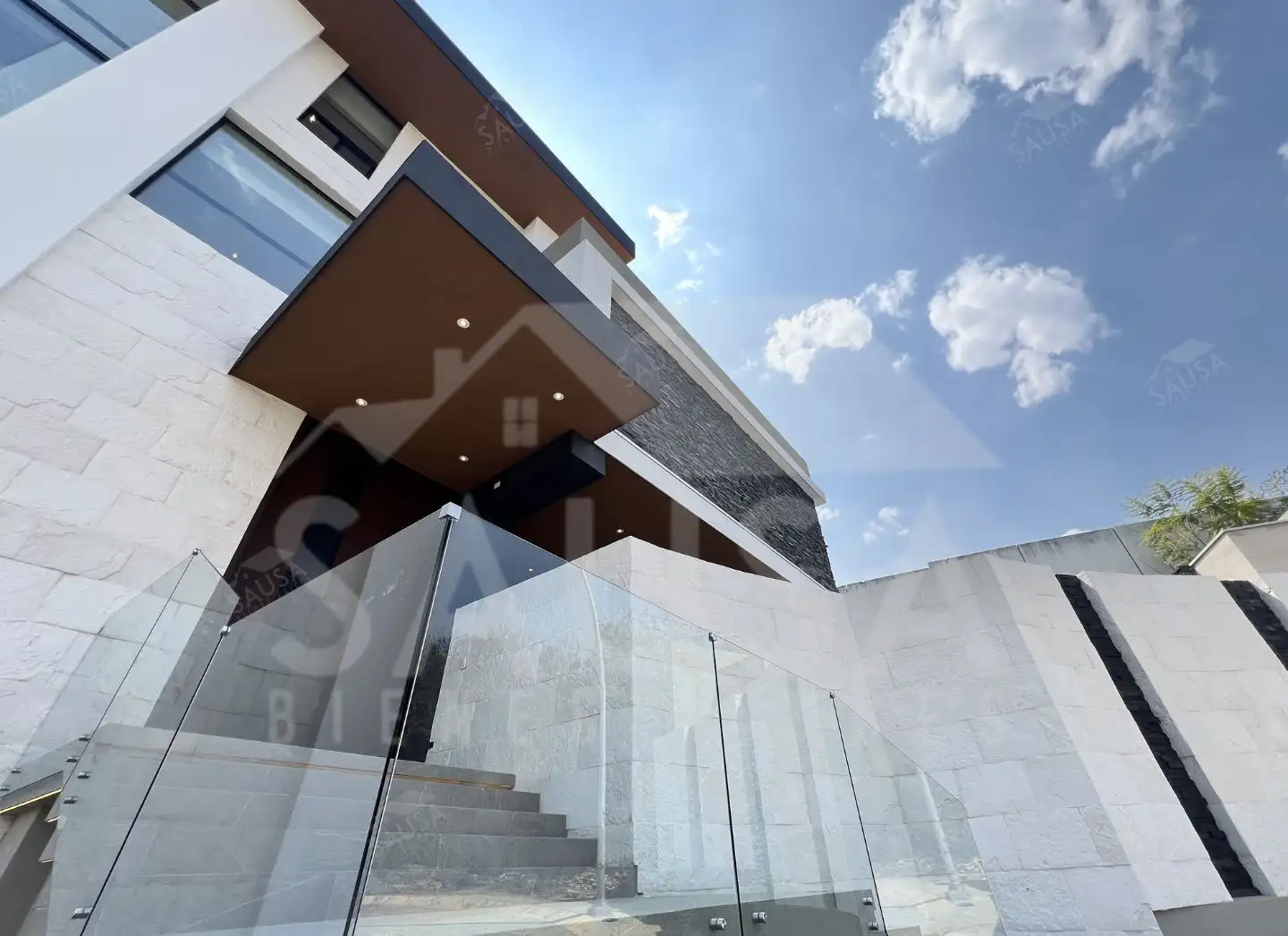 Foto 9 de CASA DE LUJO EN VENTA EN SIERRA ALTA CON VISTA AL CAMPO DE GOLF